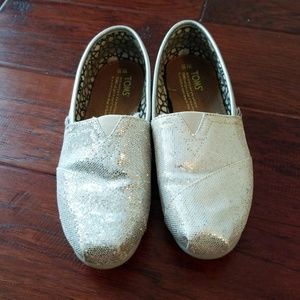 Silver Glitter Toms W 6.5